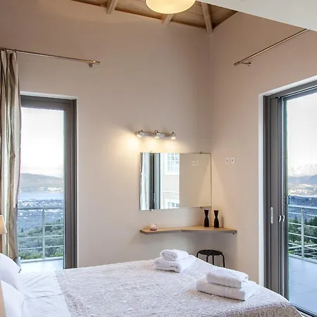 Alivia Lefkas Luxury Villa Apólpena