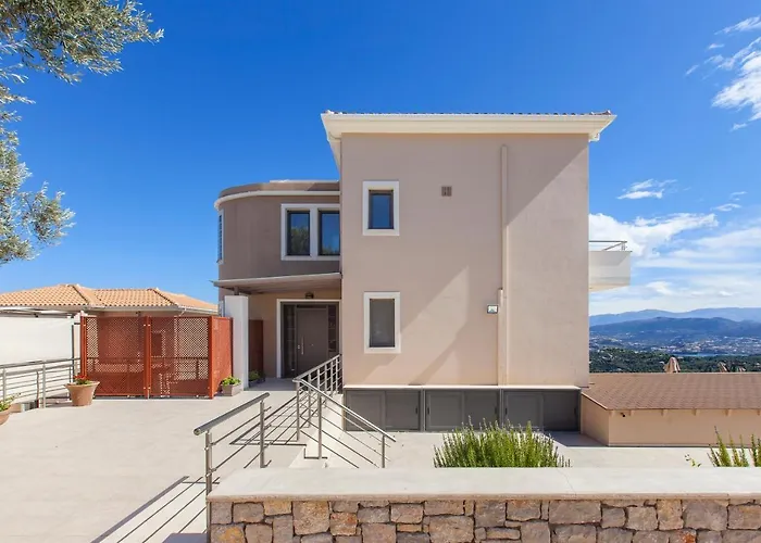 Alivia Lefkas Luxury